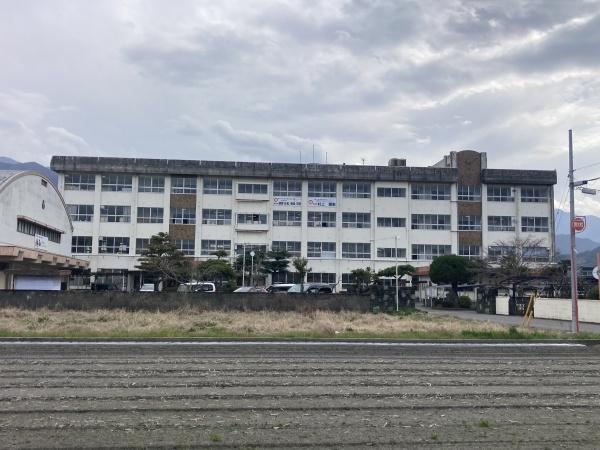 西条市下島山　売土地の中学校画像