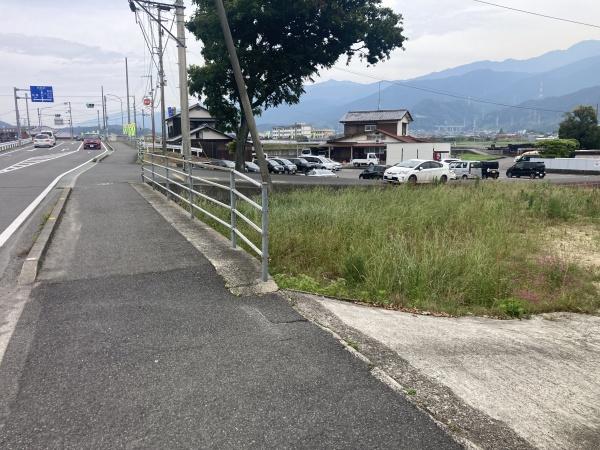 西条市下島山　売土地の前面道路含む現地写真画像