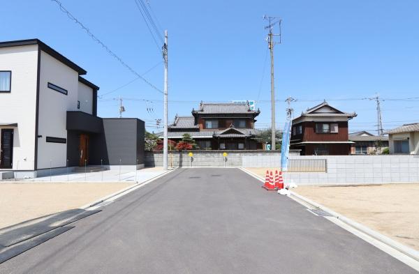 今治市南鳥生町新築住宅の前面道路含む現地写真画像