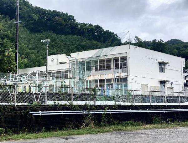 今治市玉川町小鴨部　売土地の小学校画像