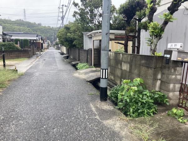 今治市馬越町3丁目　売土地の前面道路含む現地写真画像