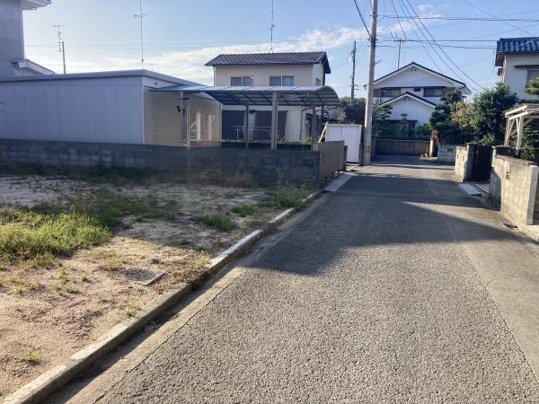 今治市国分2丁目　売土地の前面道路含む現地写真画像