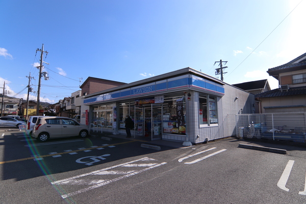亀岡市篠町柏原中又の中古一戸建のコンビニ画像
