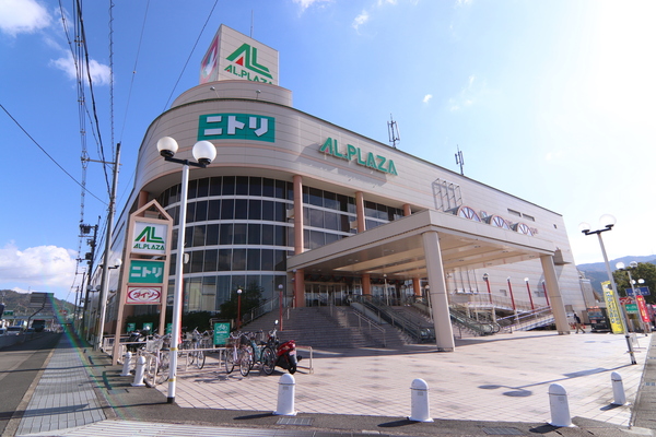亀岡市篠町柏原中又の中古一戸建のショッピング施設画像