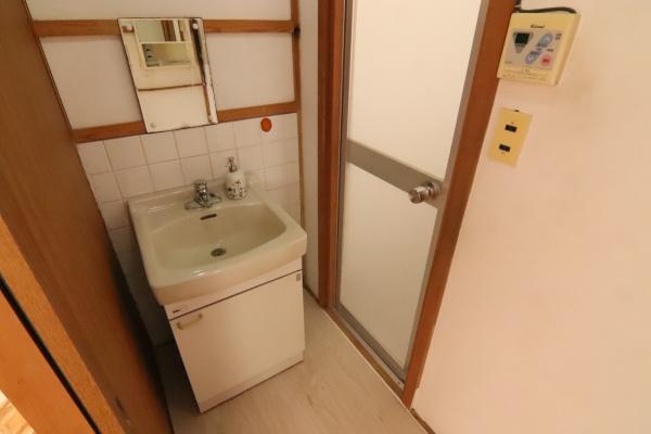 亀岡市篠町柏原中又の中古一戸建の洗面台・洗面所画像
