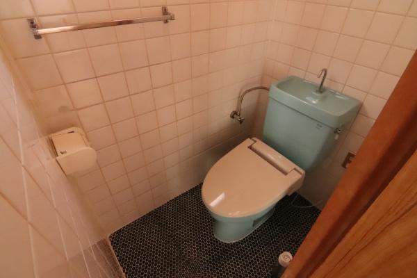 亀岡市篠町柏原中又の中古一戸建のトイレ画像