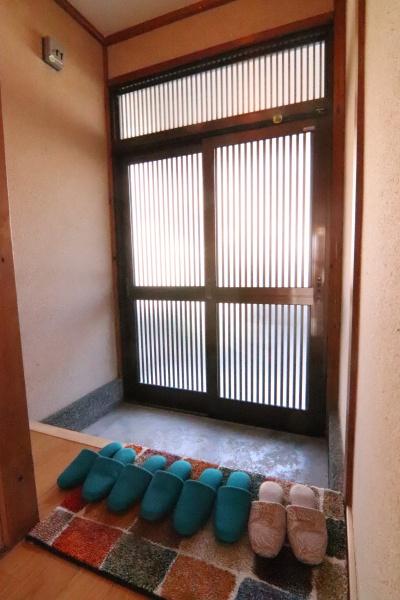 亀岡市篠町柏原中又の中古一戸建の玄関画像