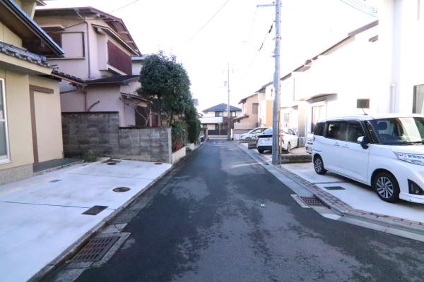 京都市伏見区深草大亀谷内膳町の中古一戸建の前面道路含む現地写真画像