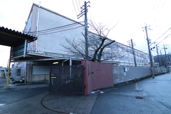嵐山ロイアルハイツ第３号棟の中学校画像