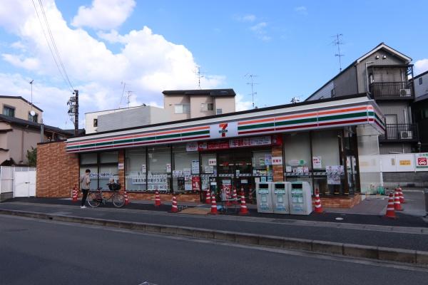 京都市南区久世上久世町の中古一戸建のコンビニ画像