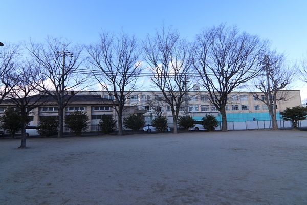 京都市西京区山田車塚町の新築一戸建の中学校画像