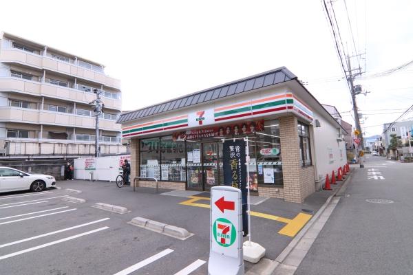 京都市右京区西京極堤町の新築一戸建のコンビニ画像