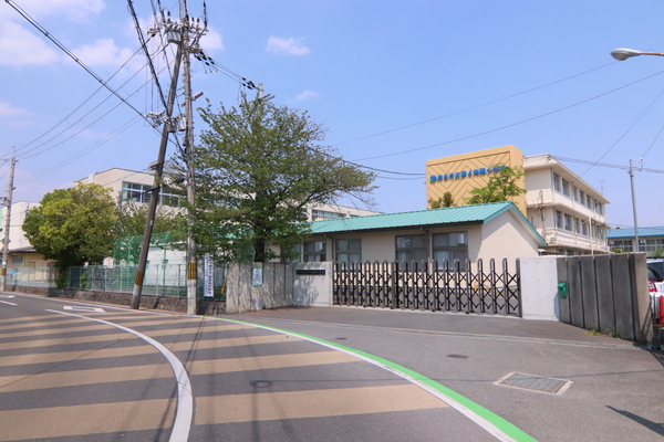 向日市寺戸町三ノ坪の中古一戸建の小学校画像
