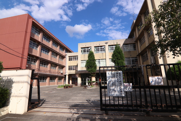 向日市寺戸町三ノ坪の中古一戸建の中学校画像