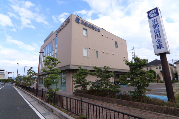 向日市寺戸町三ノ坪の中古一戸建の銀行画像