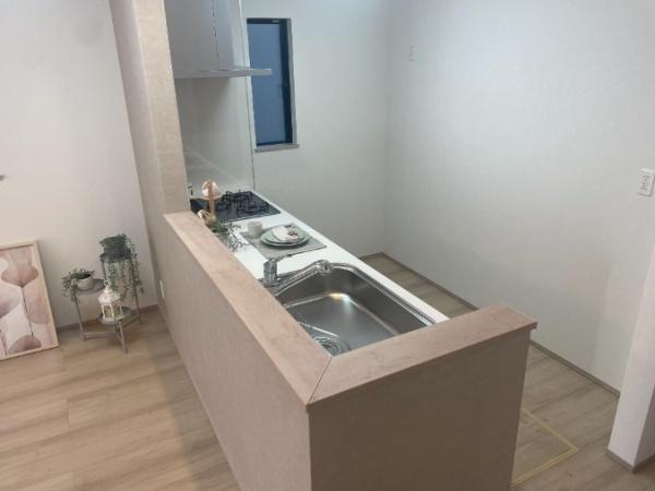 京都市西京区大原野上里鳥見町の新築一戸建のキッチン画像
