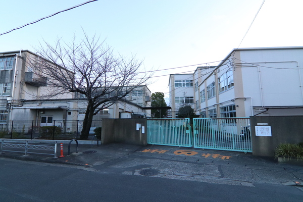 京都市南区久世上久世町の新築一戸建の小学校画像