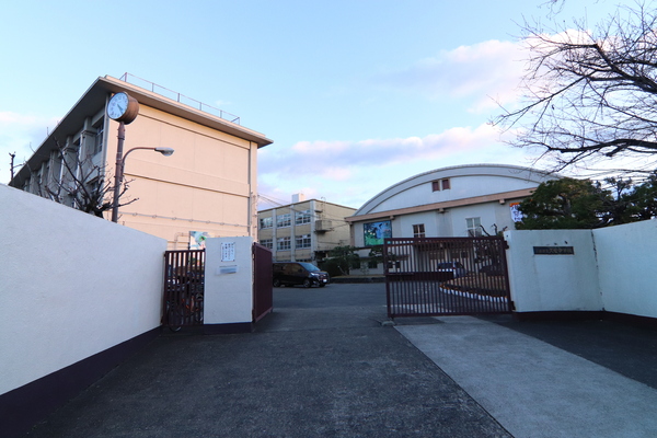 京都市南区久世上久世町の新築一戸建の中学校画像