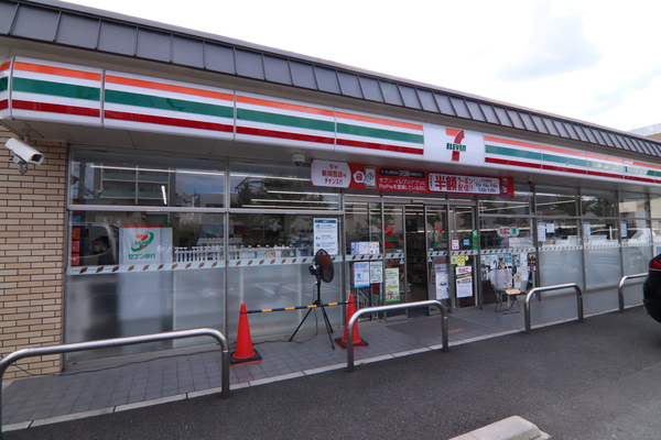 京都市南区久世上久世町の新築一戸建のコンビニ画像