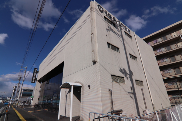 京都市南区久世上久世町の新築一戸建の銀行画像