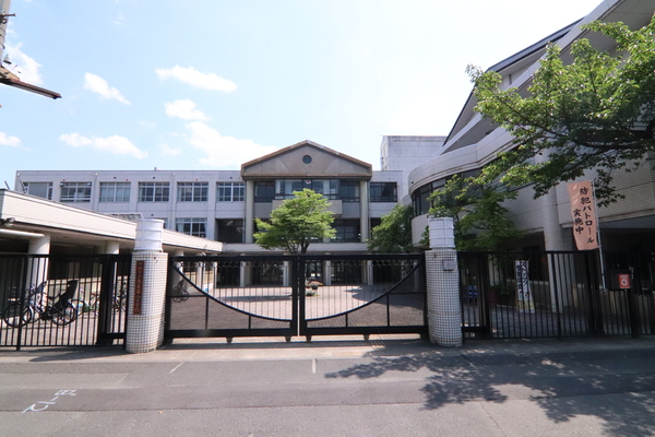 京都市中京区聚楽廻松下町の新築一戸建の小学校画像