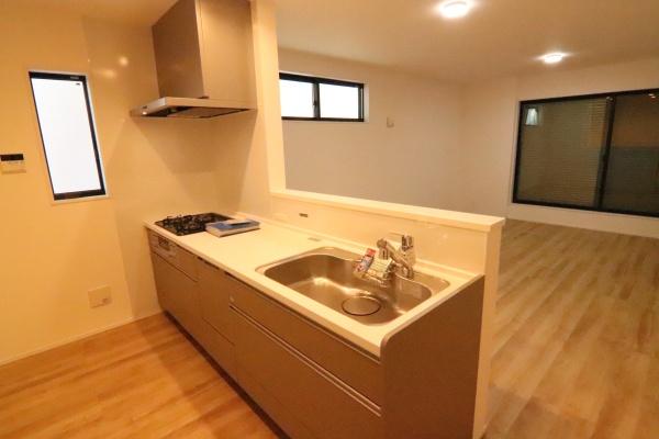 京都市中京区聚楽廻松下町の新築一戸建のキッチン画像