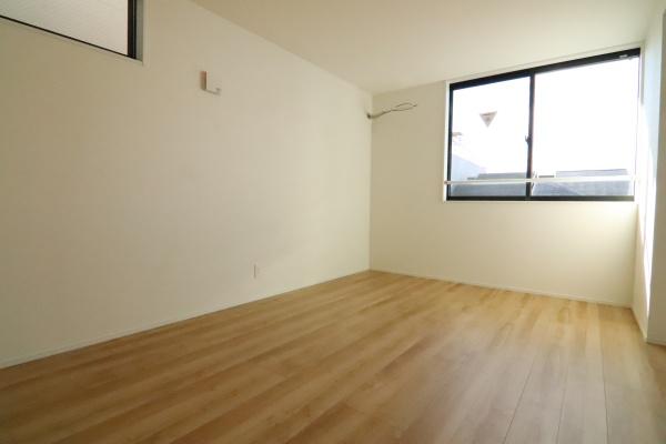 京都市中京区聚楽廻松下町の新築一戸建の洋室画像