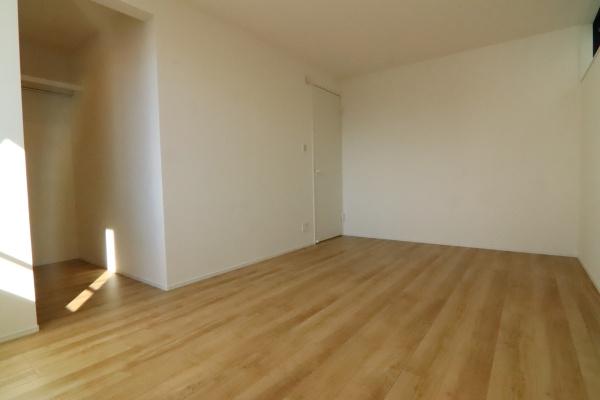 京都市中京区聚楽廻松下町の新築一戸建の洋室画像