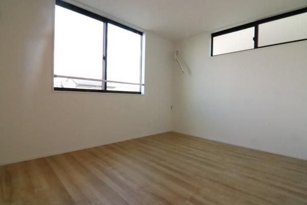 京都市中京区聚楽廻松下町の新築一戸建の洋室画像