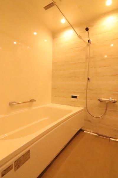 京都市中京区聚楽廻松下町の新築一戸建のバス画像