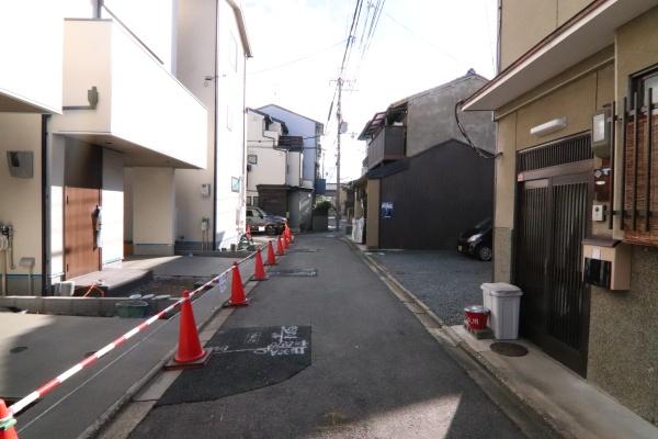 京都市中京区聚楽廻松下町の新築一戸建の前面道路含む現地写真画像
