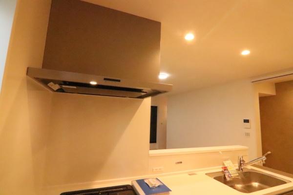 京都市中京区聚楽廻松下町の新築一戸建のキッチン画像