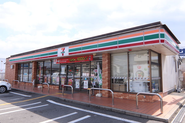 長岡京市滝ノ町２丁目の新築一戸建のコンビニ画像