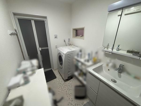 大阪府枚方市長尾元町二丁目　中古戸建の洗面台・洗面所画像