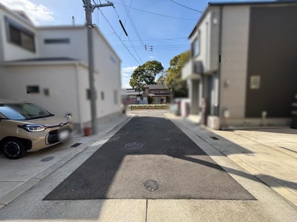 大阪府枚方市長尾元町二丁目　中古戸建の前面道路含む現地写真画像