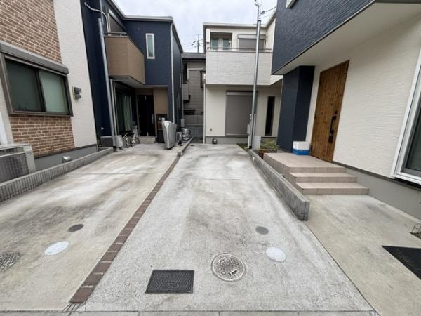 大阪府枚方市長尾元町二丁目 中古戸建の前面道路含む現地写真画像