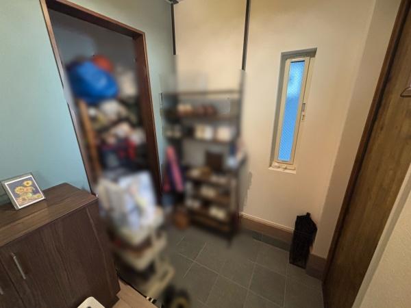 大阪府枚方市長尾元町二丁目　中古戸建の玄関画像