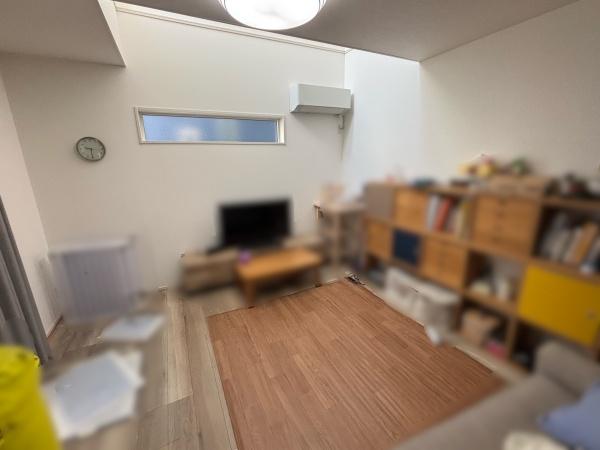 大阪府枚方市長尾元町二丁目　中古戸建のリビング画像