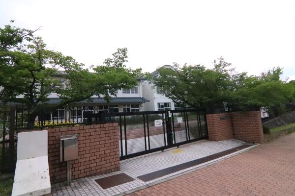 サンシティ桂坂ロイヤル3番館の小学校画像