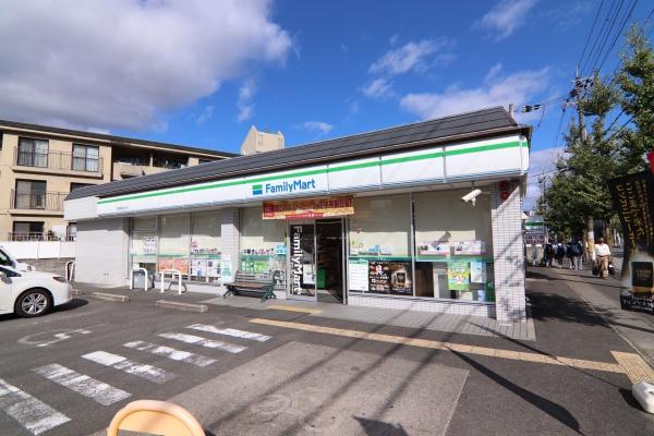京都市右京区嵯峨中又町の新築一戸建のコンビニ画像