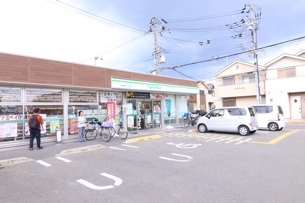 京都市右京区嵯峨野六反田町の中古一戸建のコンビニ画像