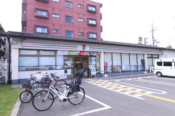 京都市右京区常盤神田町の中古一戸建のコンビニ画像