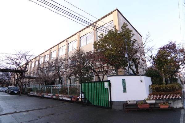 京都市右京区太秦朱雀町の新築一戸建の中学校画像