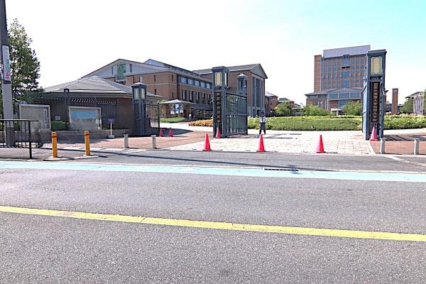 枚方市新之栄町の中古一戸建の大学画像