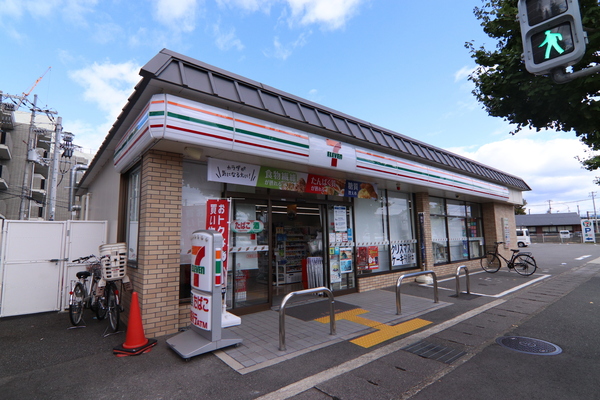 京都市右京区花園大藪町の新築一戸建のコンビニ画像