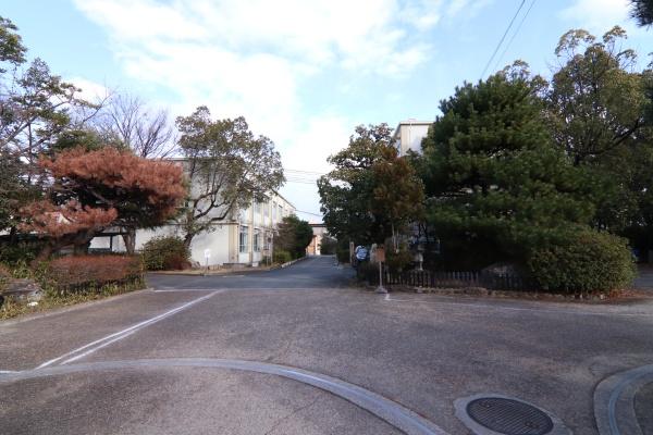京都市右京区花園大藪町の新築一戸建の小学校画像