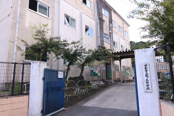 京都市右京区花園大藪町の新築一戸建の中学校画像