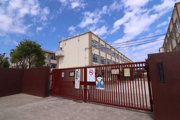 京都市西京区上桂西居町の新築一戸建の小学校画像
