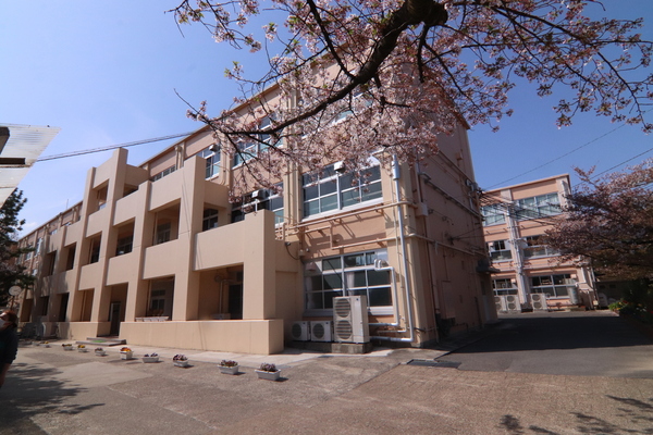 京都市西京区上桂西居町の新築一戸建の中学校画像