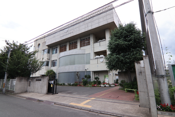 グラン・コート西七条の中学校画像